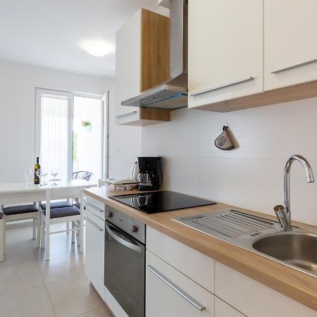 Amoroso Apartment 200M From Sea Porec Exterior photo