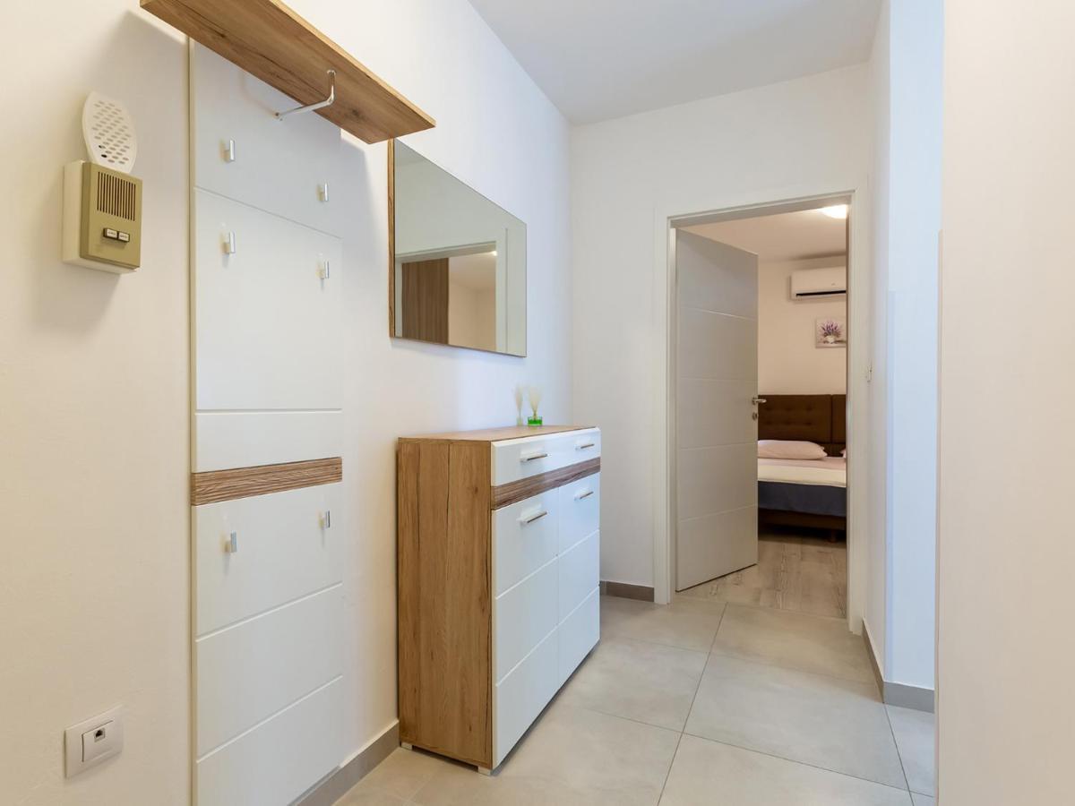 Amoroso Apartment 200M From Sea Porec Exterior photo